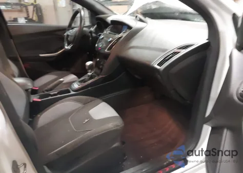 2017 Ford Focus St z USA, uszkodzony, nr VIN 1FADP3L90HL310142